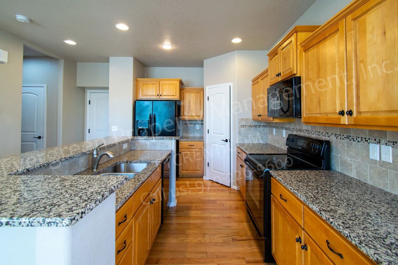 3015 Denver Dr - Photo 6 of 47