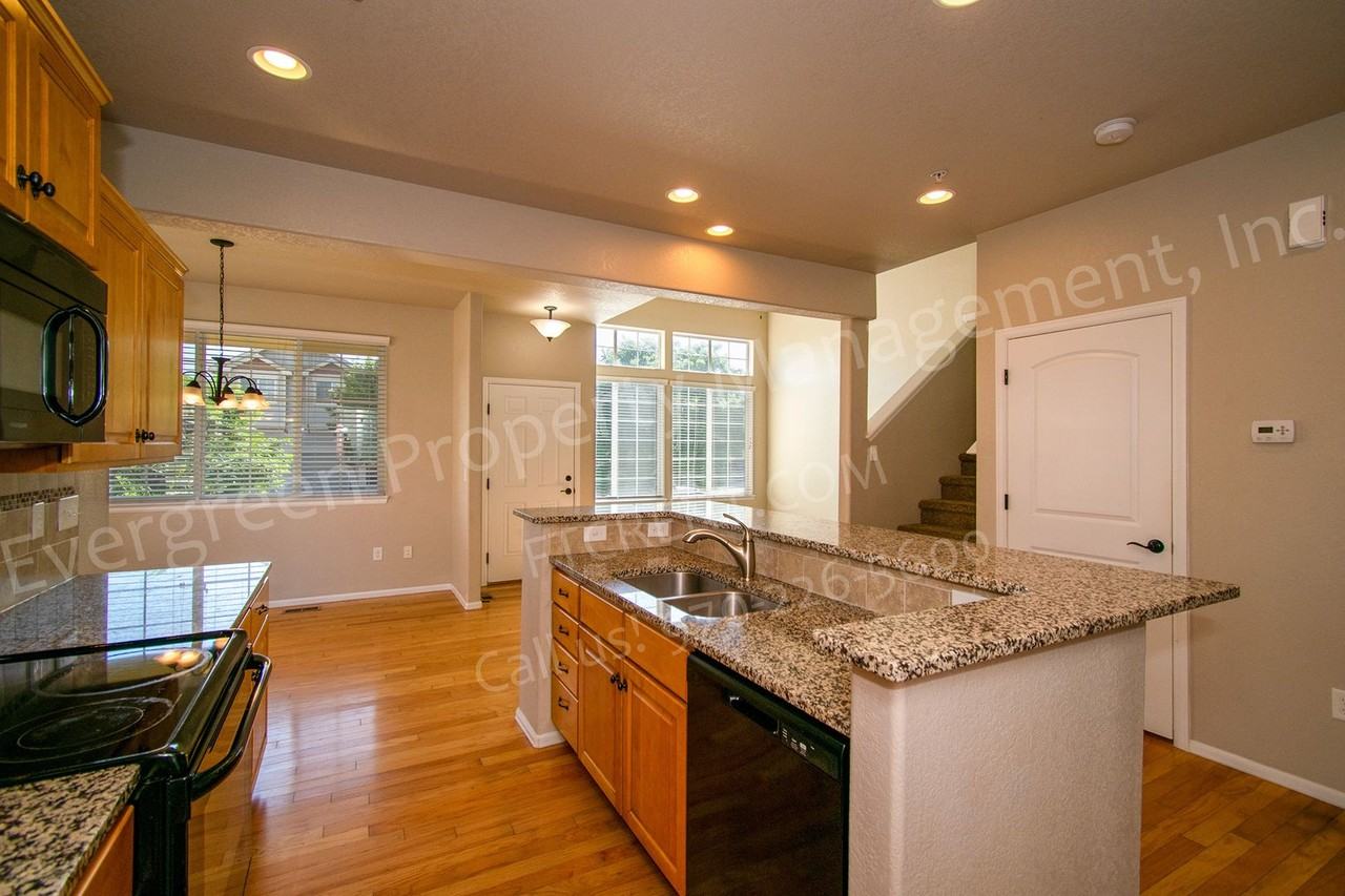 3015 Denver Dr - Photo 7 of 47