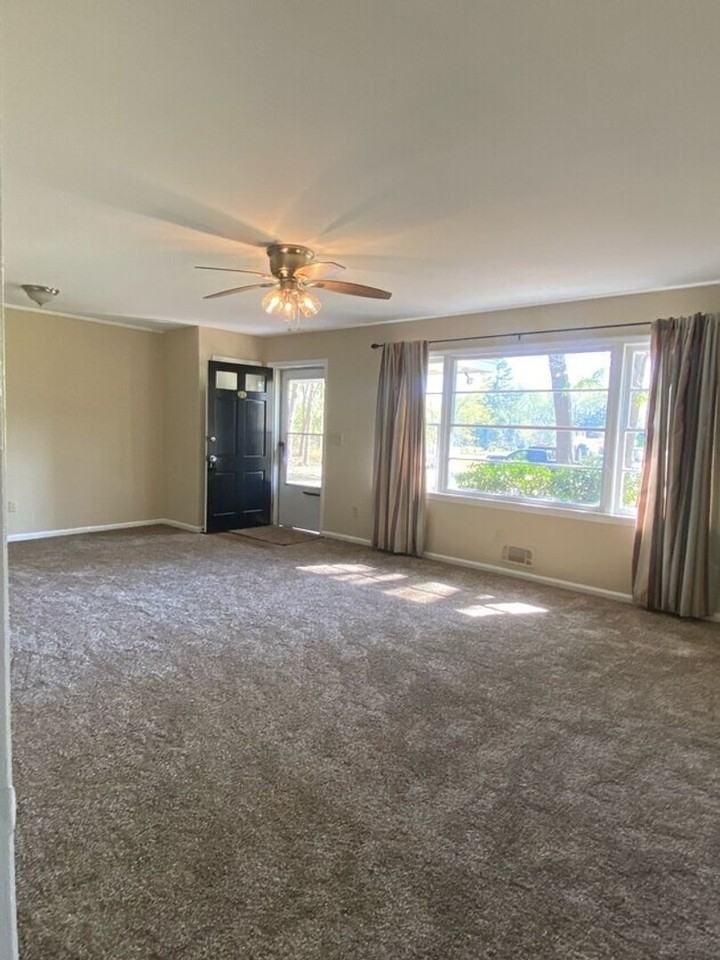 8362 Old Highway 441 - Photo 5 of 22