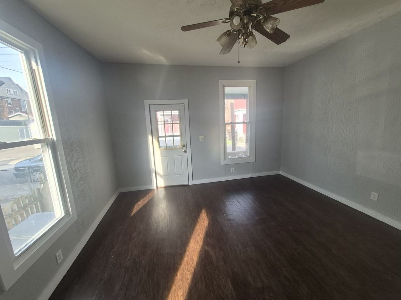 1822 Pearl St - Photo 2 of 12