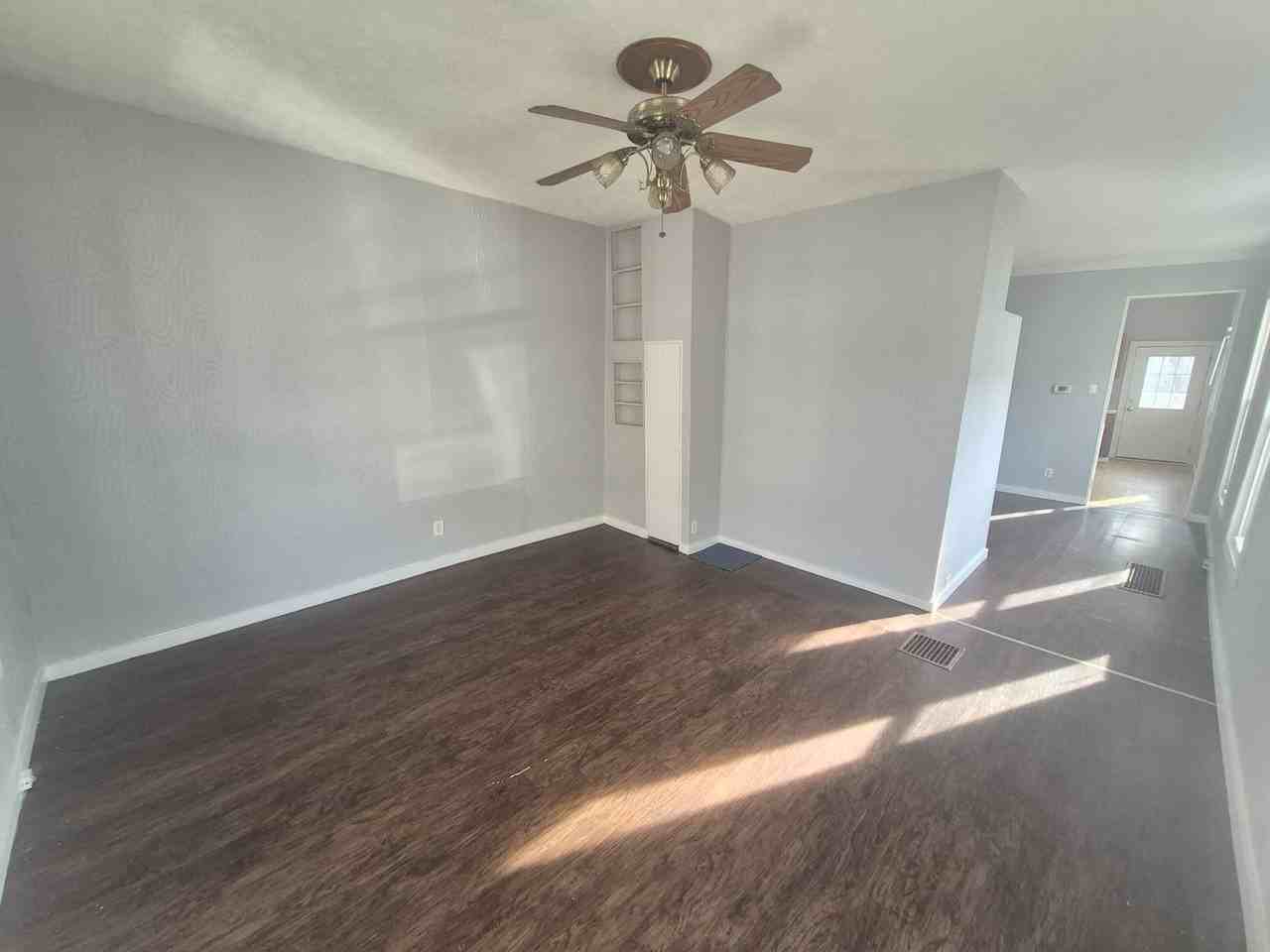 1822 Pearl St - Photo 3 of 12