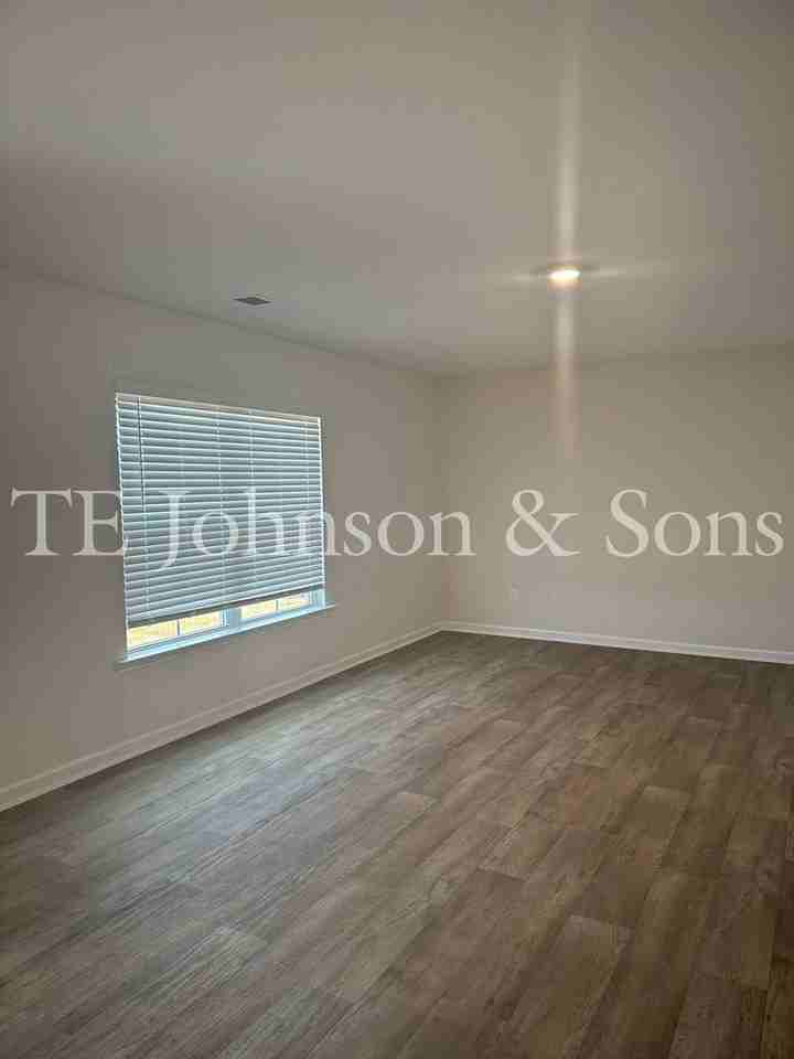 304 Ovada Ave - Photo 3 of 24