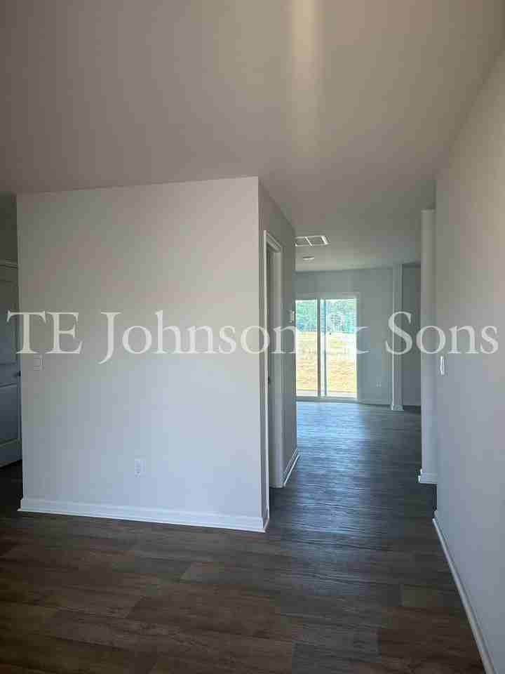 304 Ovada Ave - Photo 5 of 24