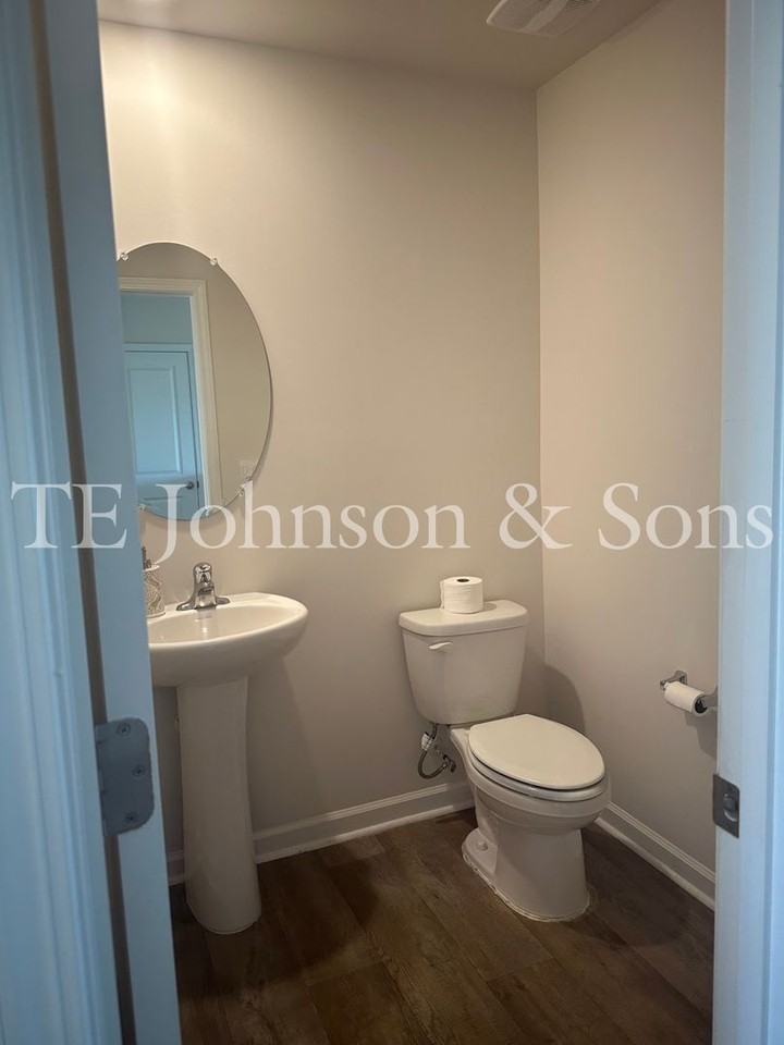 304 Ovada Ave - Photo 6 of 24