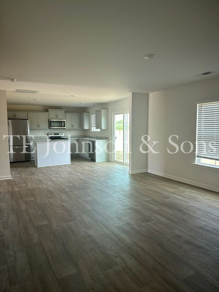 304 Ovada Ave - Photo 7 of 24