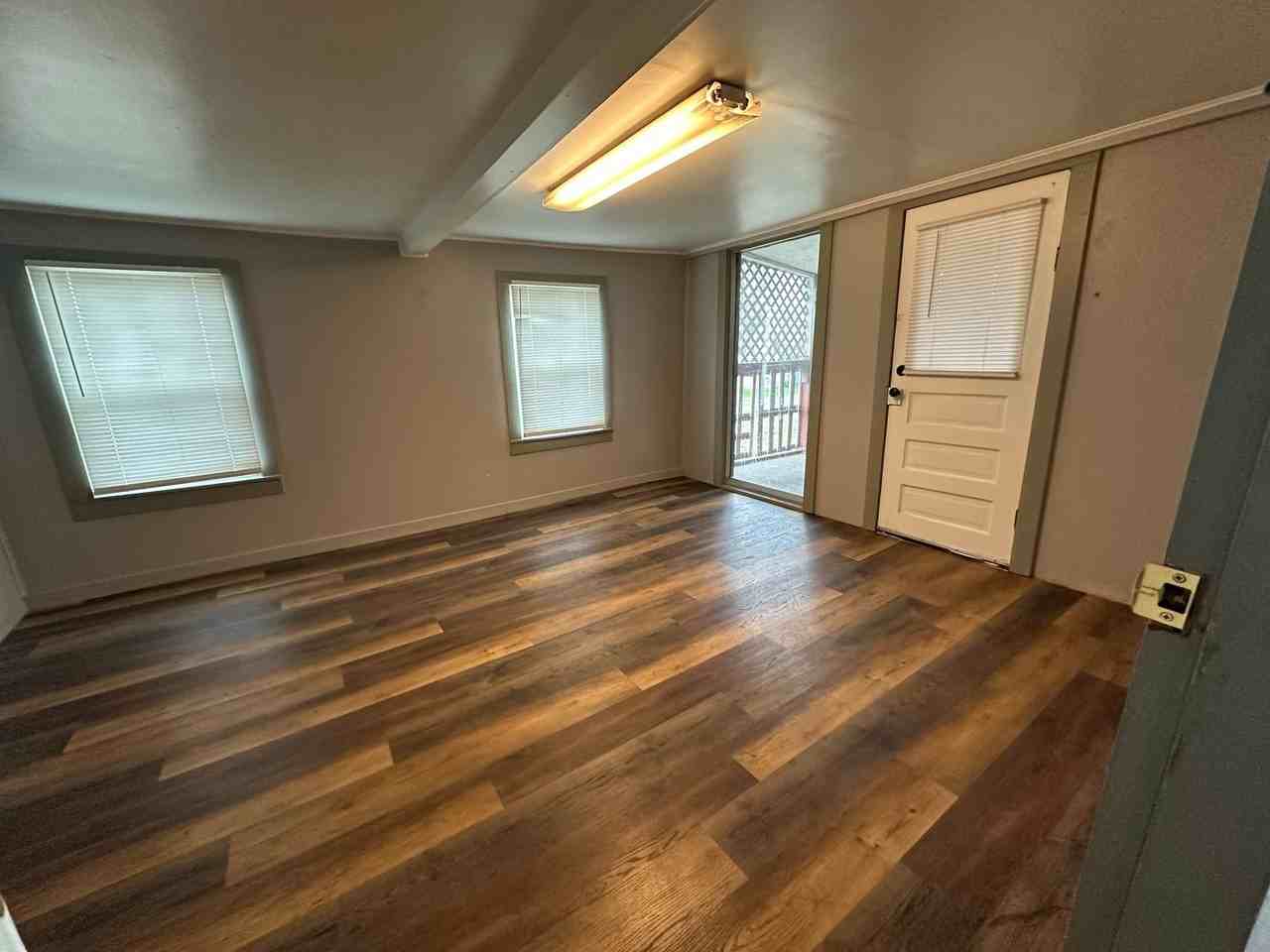 503 Sw 7th St #2 - Photo 3 of 11