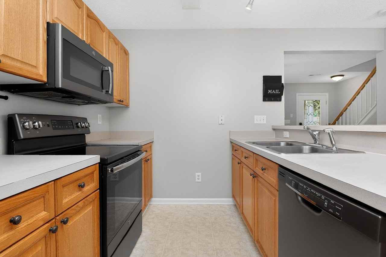 12903 Thistlebrook Ln - Photo 6 of 17