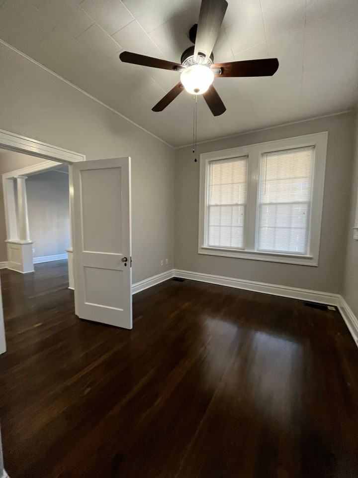 Large, updated 2 bed/1 bath "loft - Photo 7 of 8