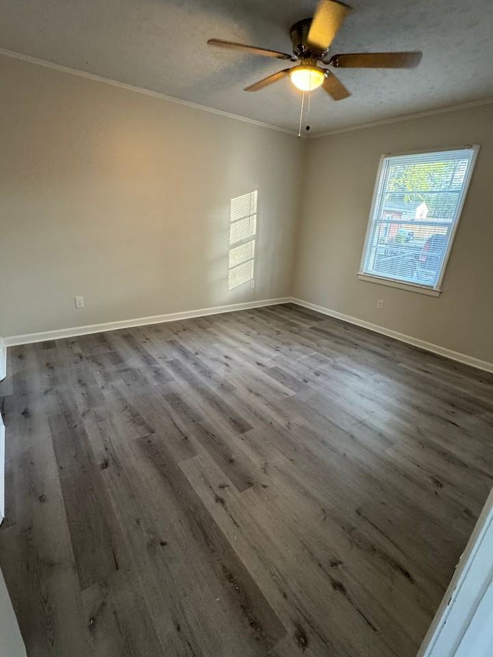 301 Mcleod St - Photo 5 of 11