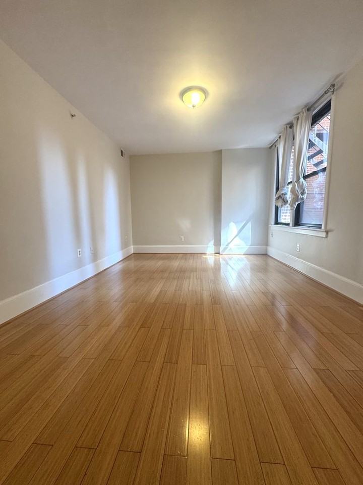 1858 California St Nw #6 - Photo 4 of 14