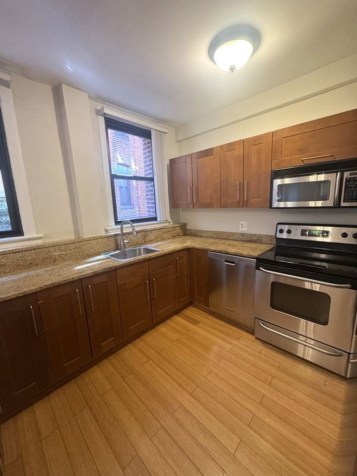 1858 California St Nw #6 - Photo 7 of 14