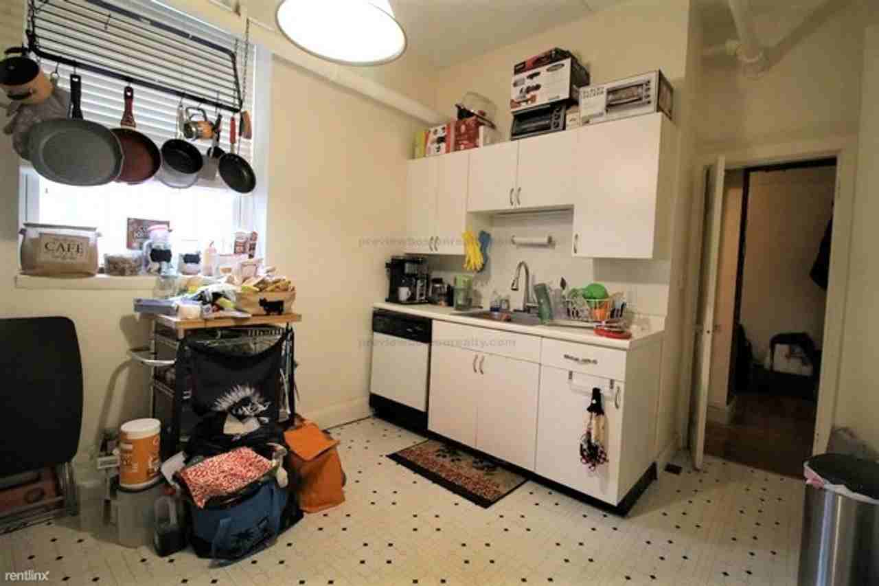 1667 Commonwealth Ave - Photo 4 of 9