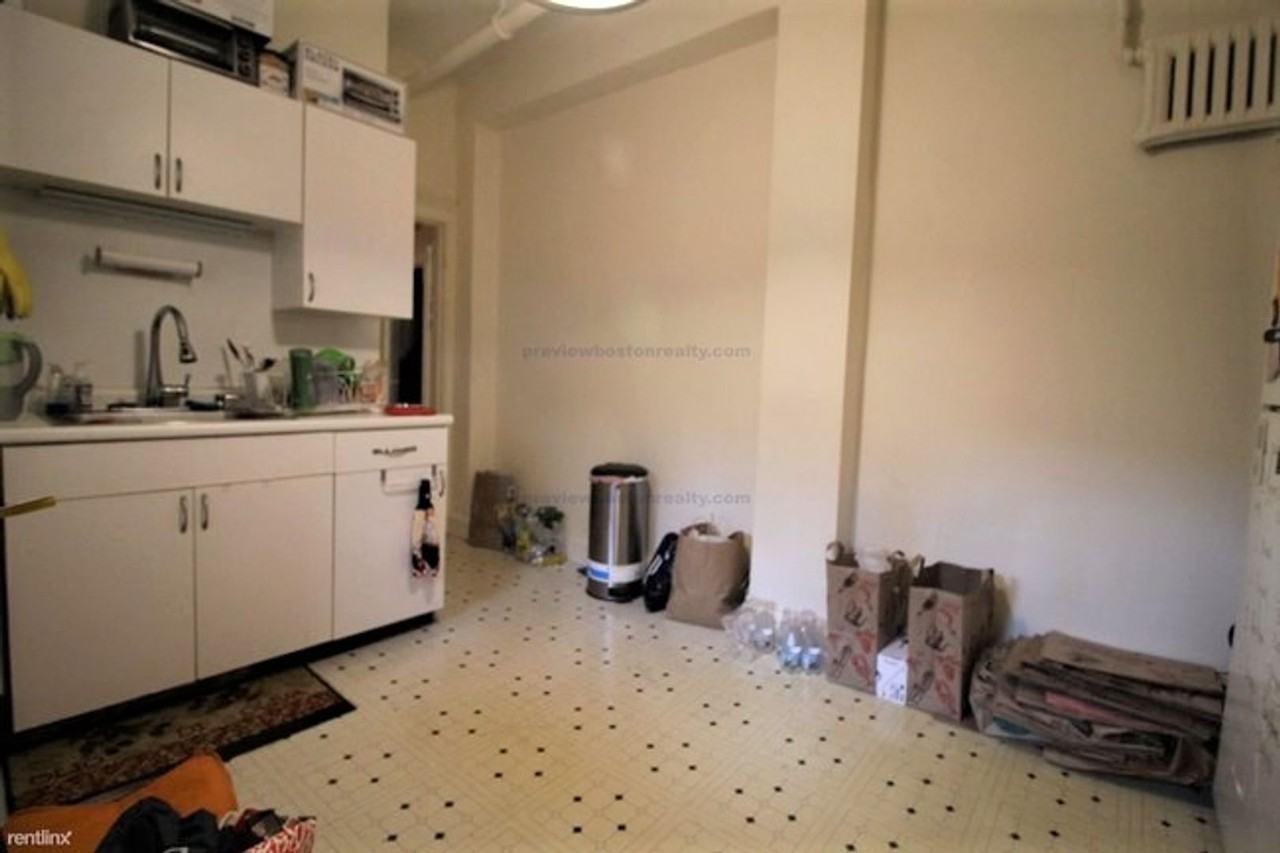 1667 Commonwealth Ave - Photo 5 of 9