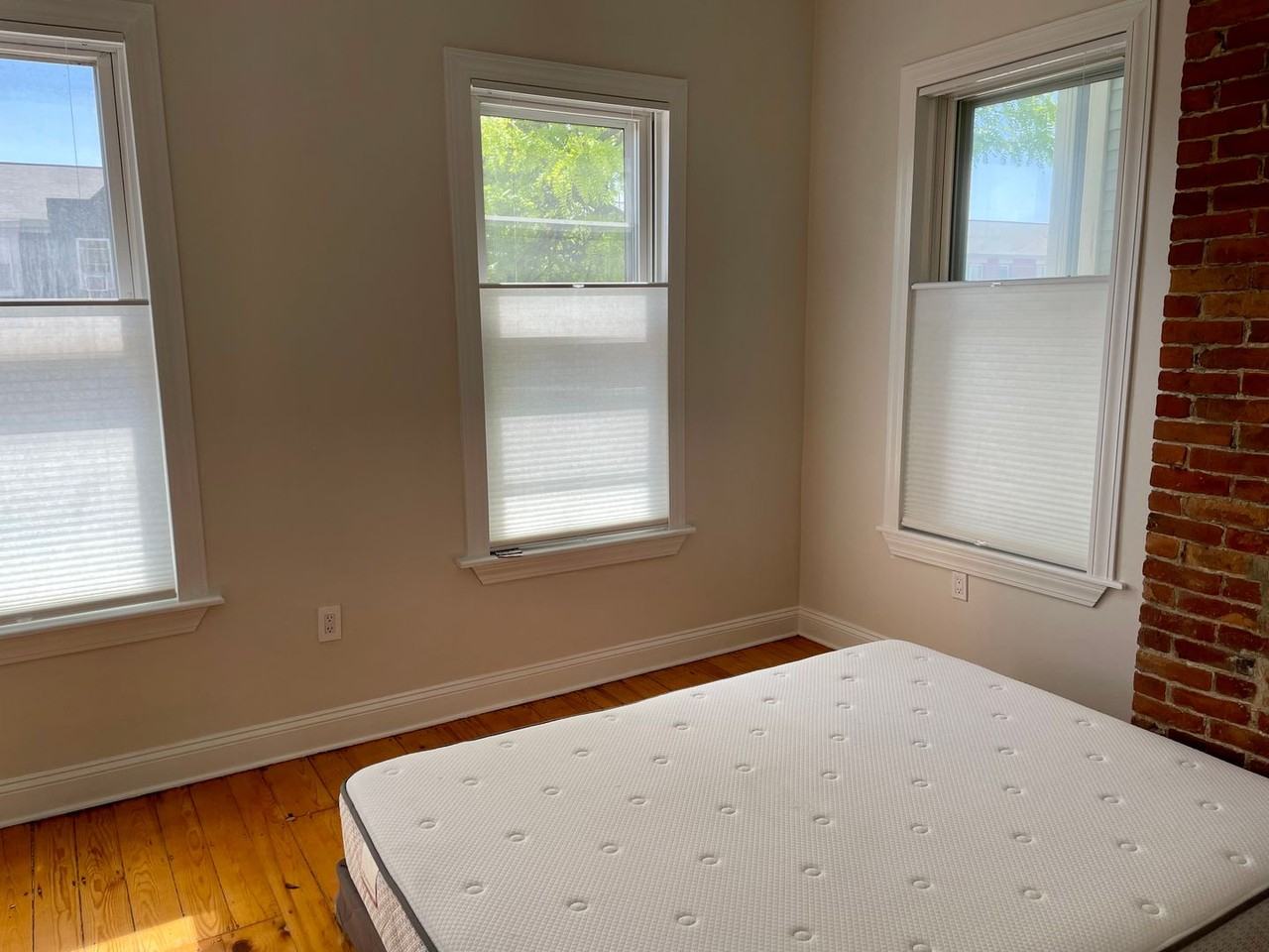 258 W Broadway - Photo 4 of 11