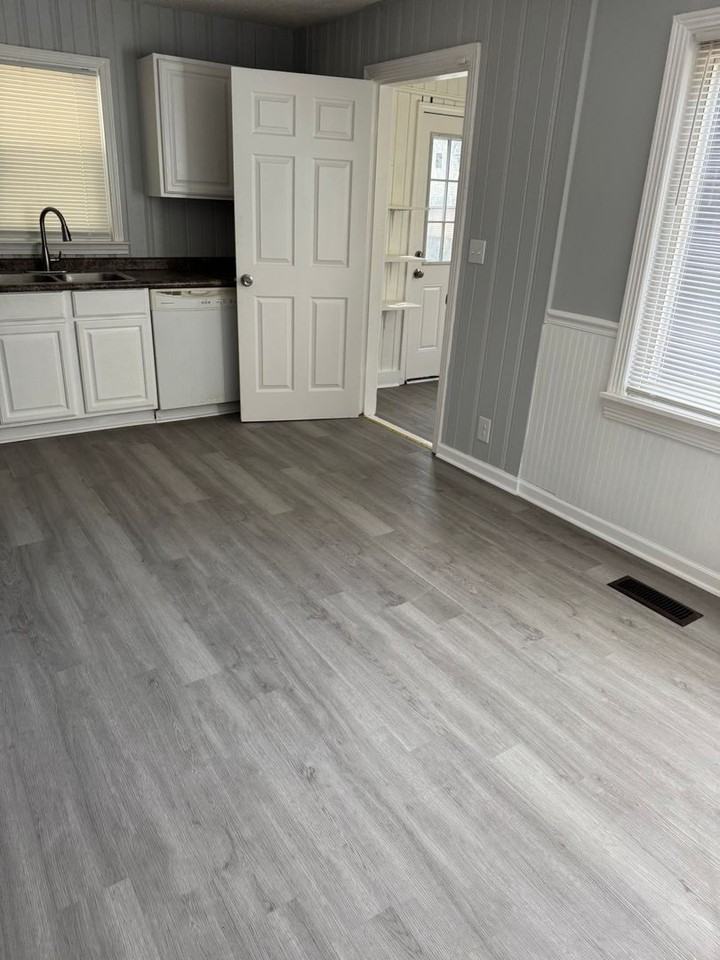 509 42nd St - Photo 3 of 9