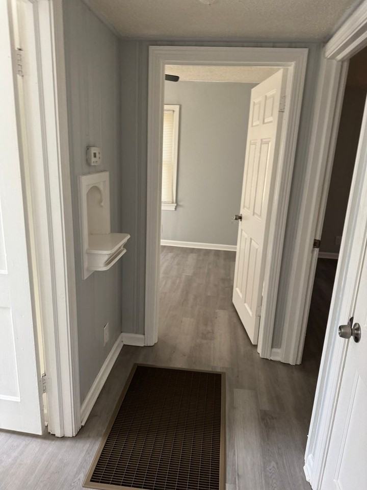 509 42nd St - Photo 6 of 9