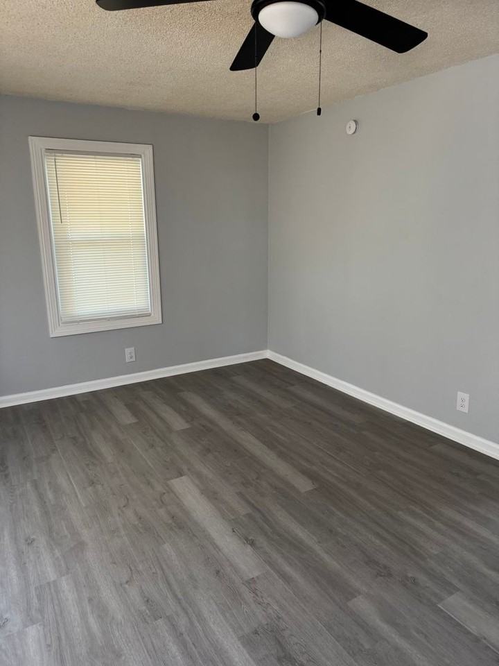 509 42nd St - Photo 7 of 9