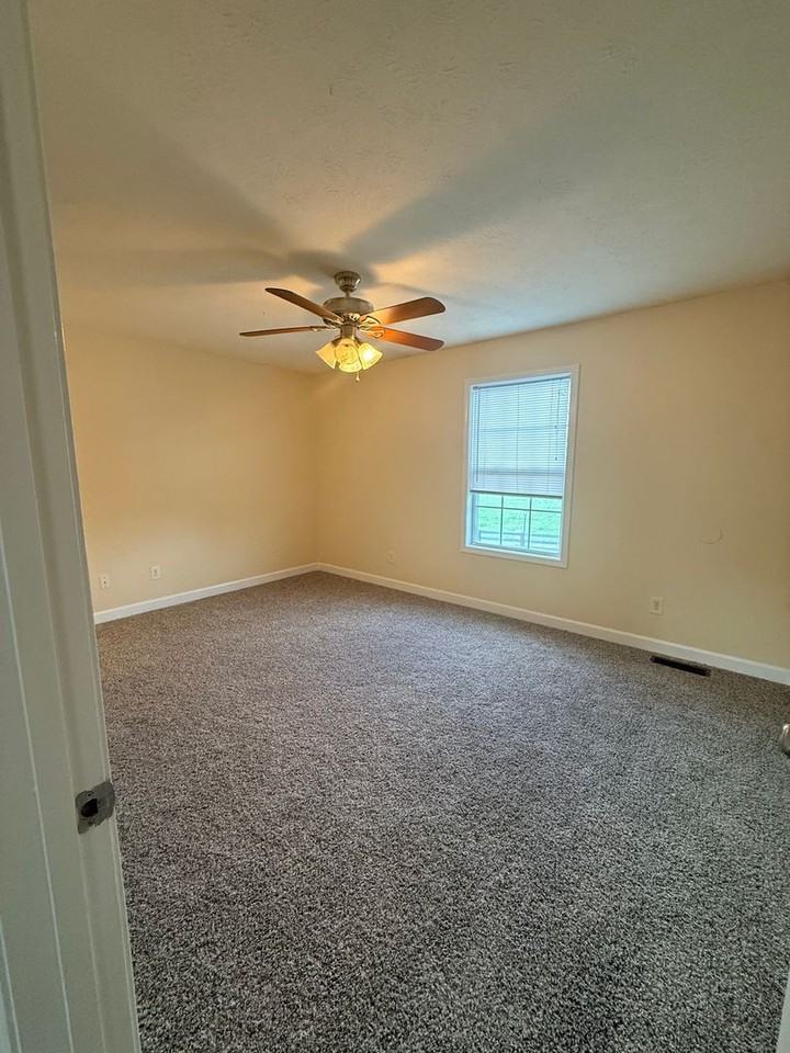 261 Audley Ave - Photo 2 of 6