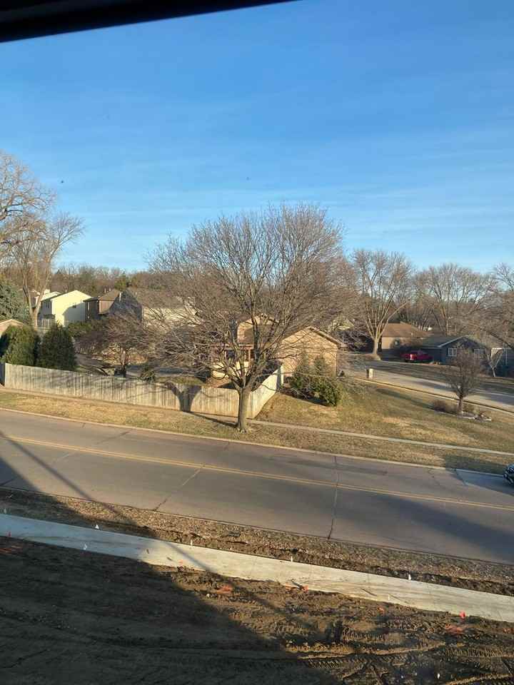 2606 Apache Ct - Photo 3 of 4