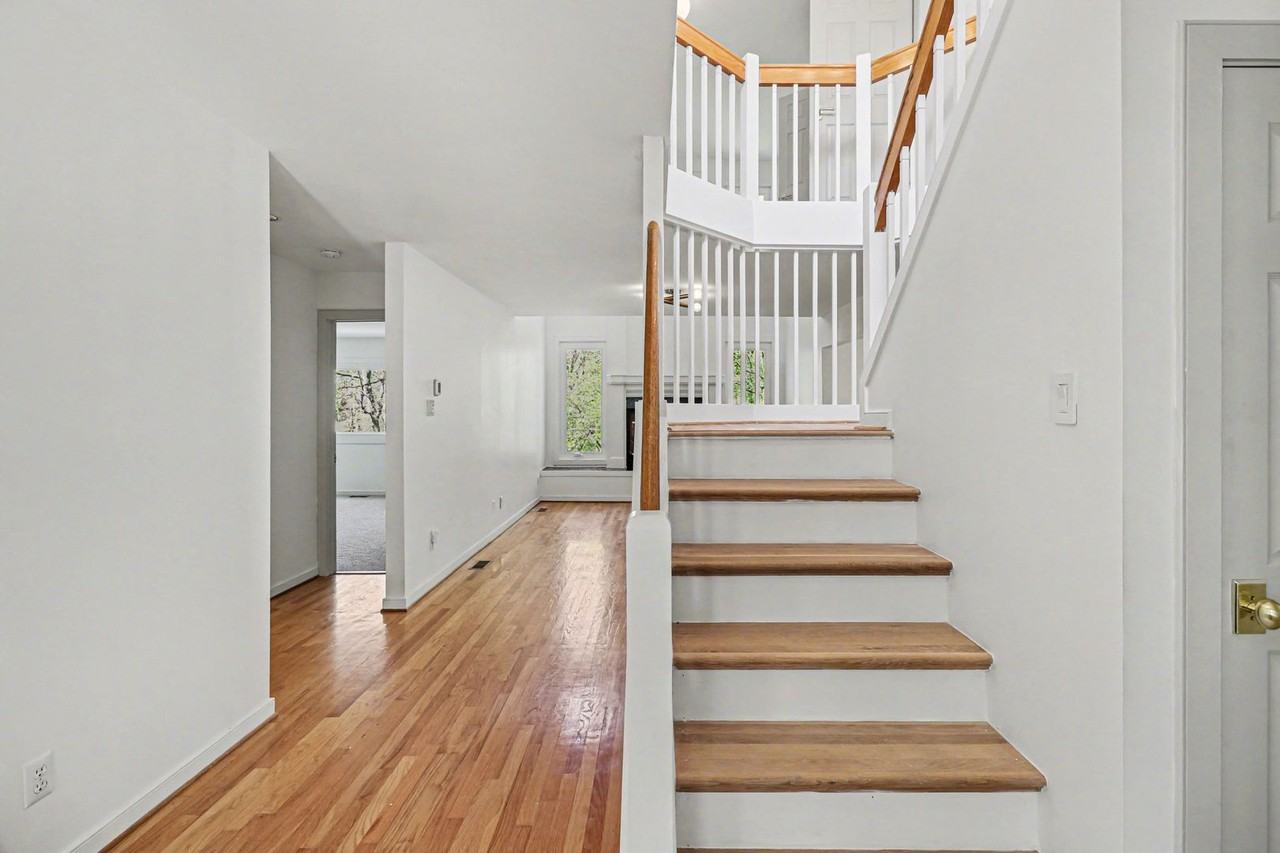 2444 Early Settlers Rd - Photo 4 of 29