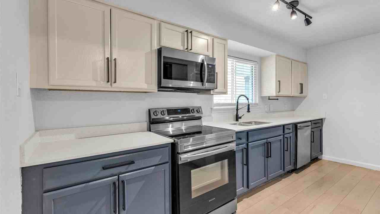 258 Antrim Dr - Photo 4 of 21