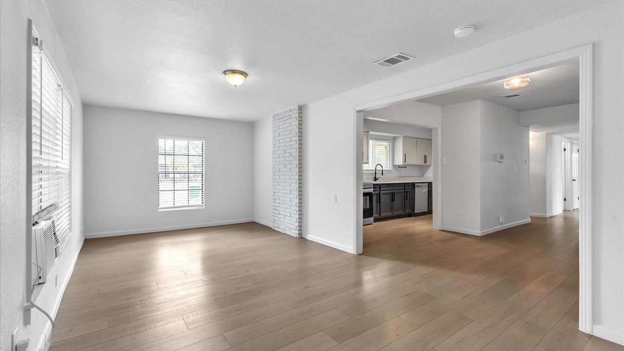 258 Antrim Dr - Photo 6 of 21