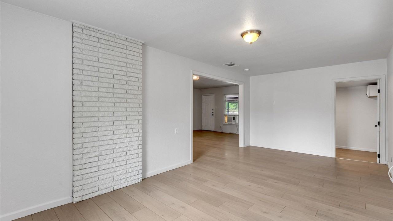 258 Antrim Dr - Photo 7 of 21