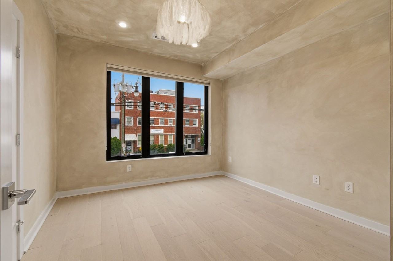 531 Kennedy St Nw - Photo 4 of 19