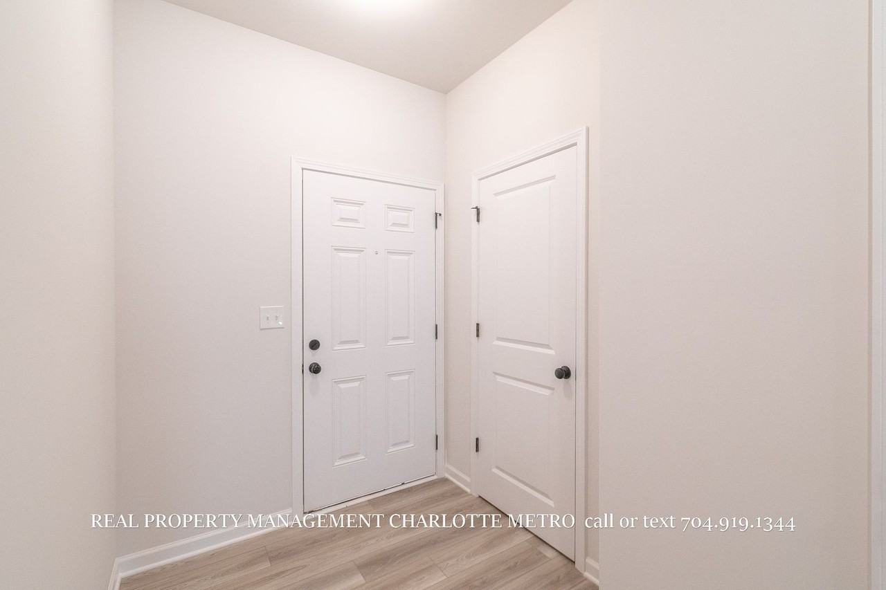 6104 Jasmine Branch Rd - Photo 4 of 36