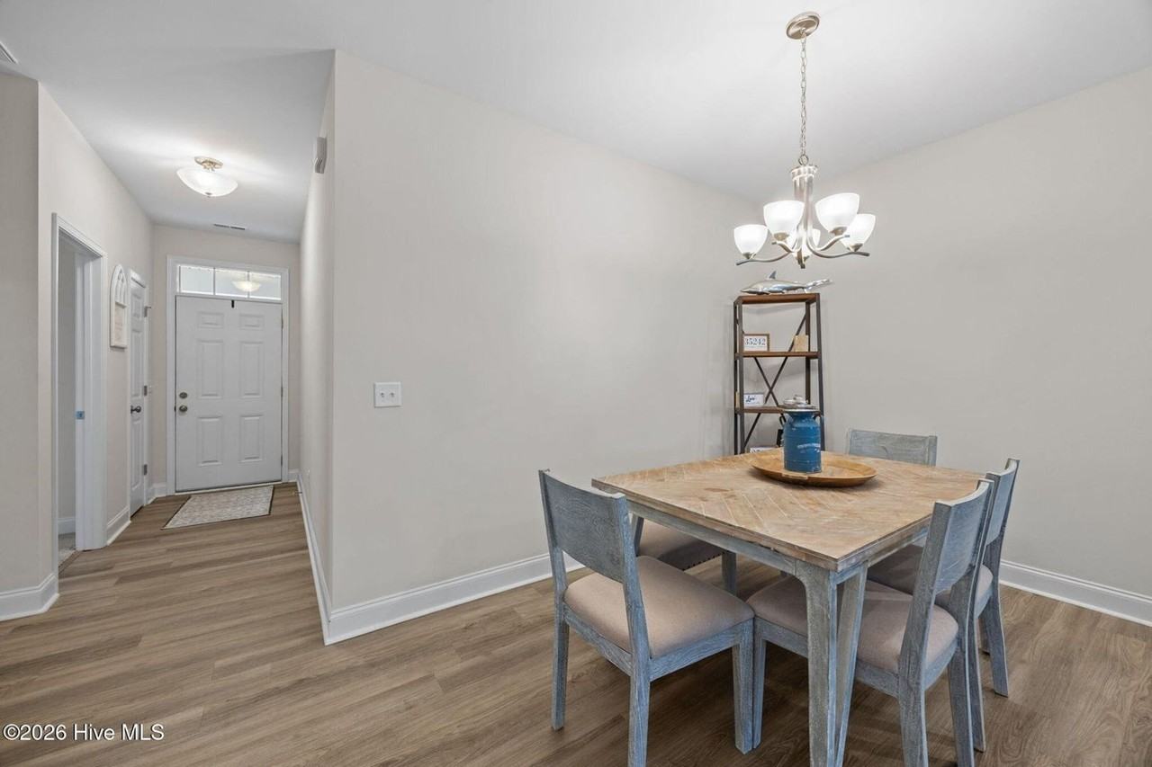 3982 Eclipse Ave - Photo 7 of 50