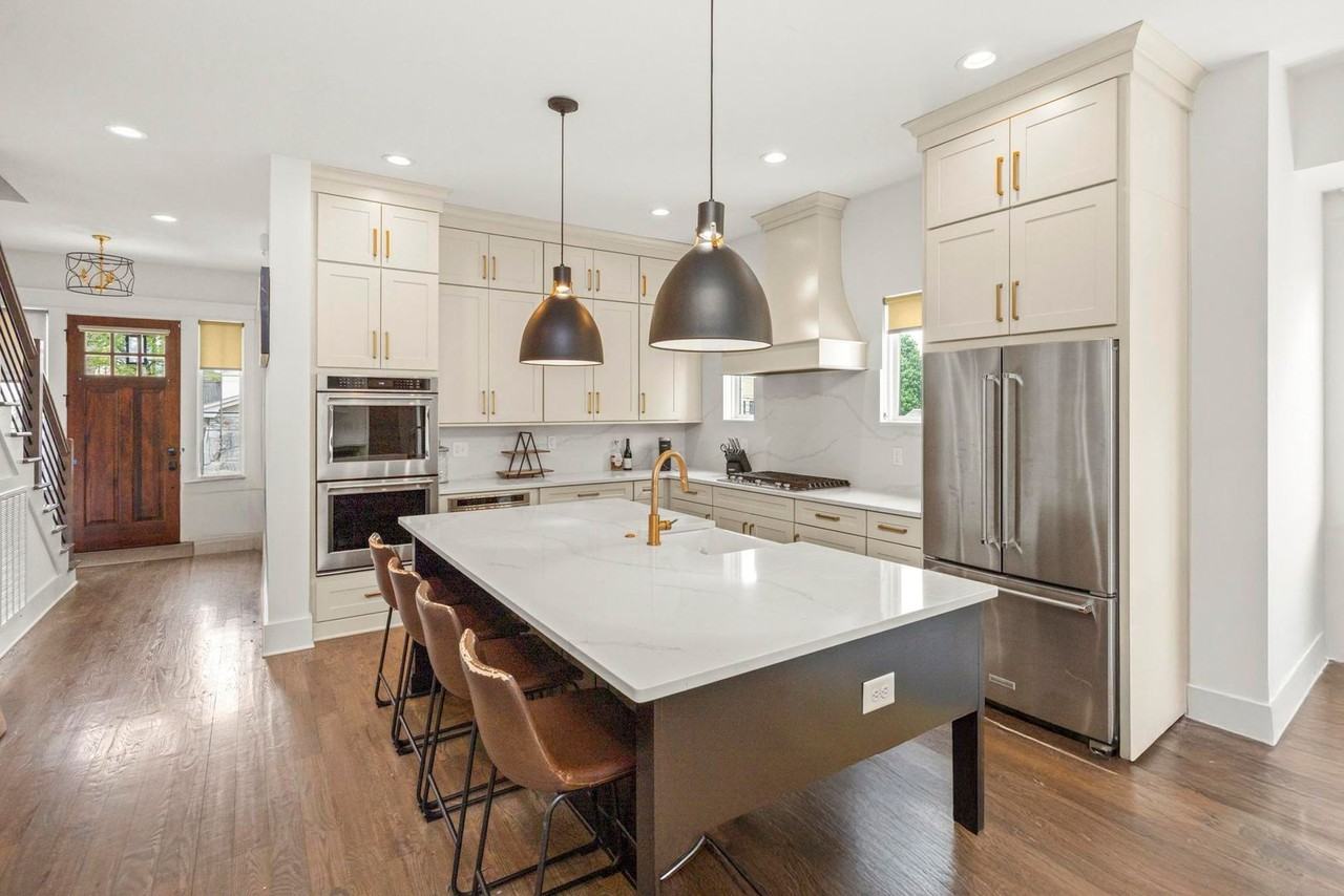 924 Jackson St - Photo 2 of 22