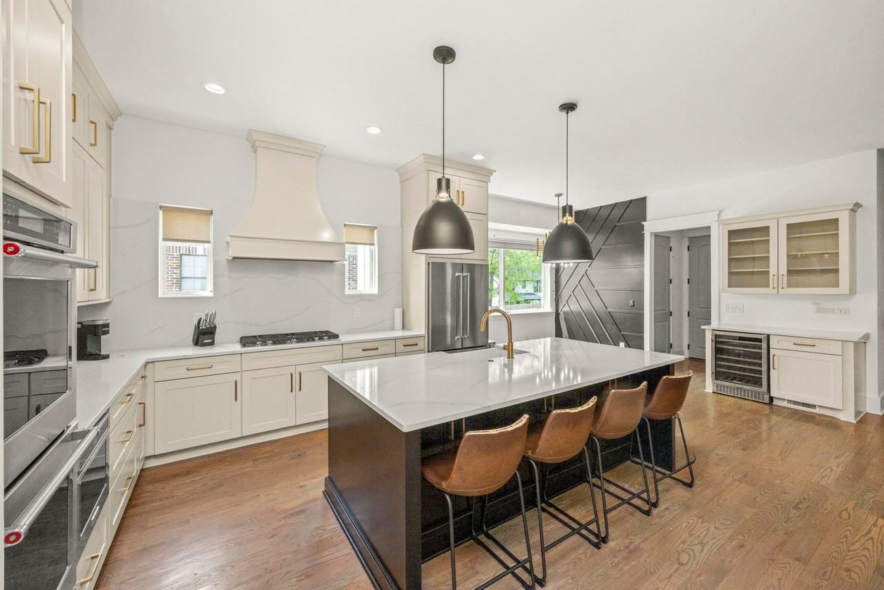 924 Jackson St - Photo 3 of 22