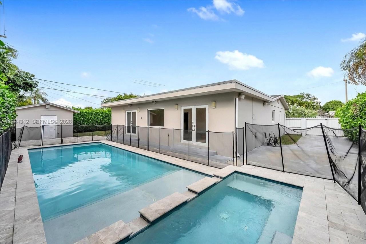 10330 Sw 51st St - Photo 2 of 24