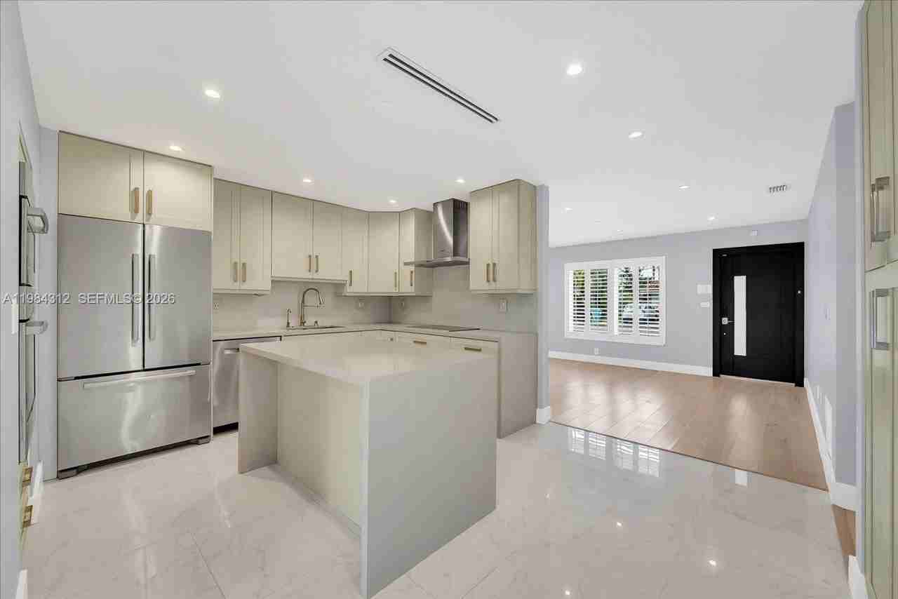 10330 Sw 51st St - Photo 4 of 24