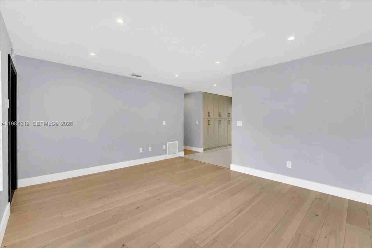 10330 Sw 51st St - Photo 7 of 24