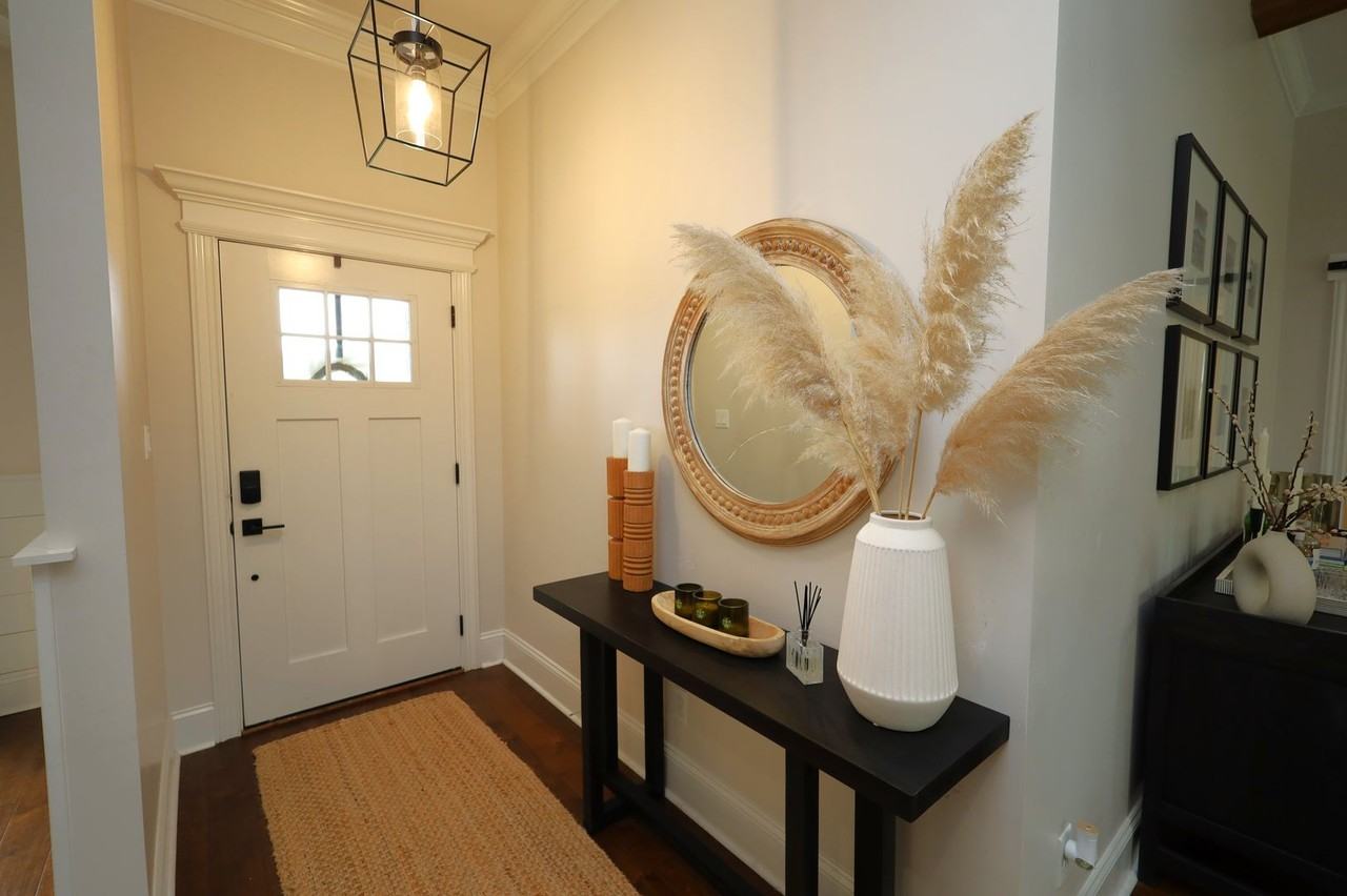 4025 Gramercy Dr - Photo 2 of 21