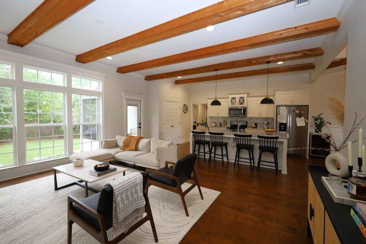 4025 Gramercy Dr - Photo 4 of 21