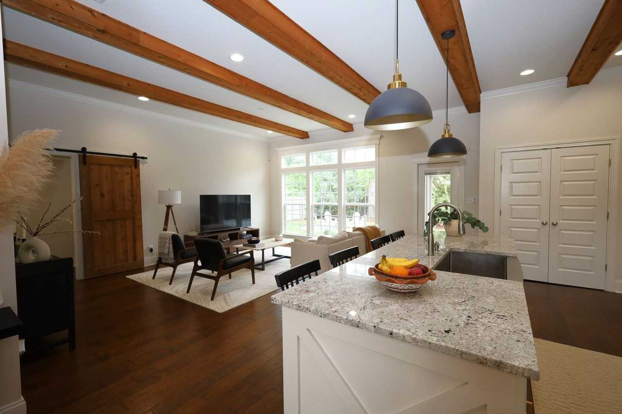 4025 Gramercy Dr - Photo 5 of 21