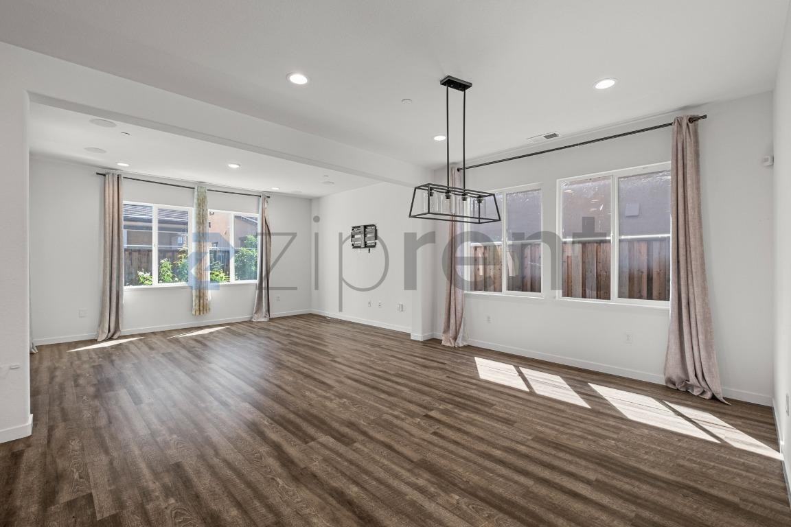 136 Willowrun Way - Photo 7 of 42