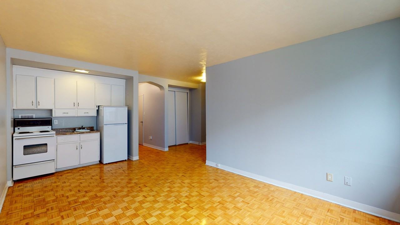 Sadler's Court Apartments - Photo 4 of 29