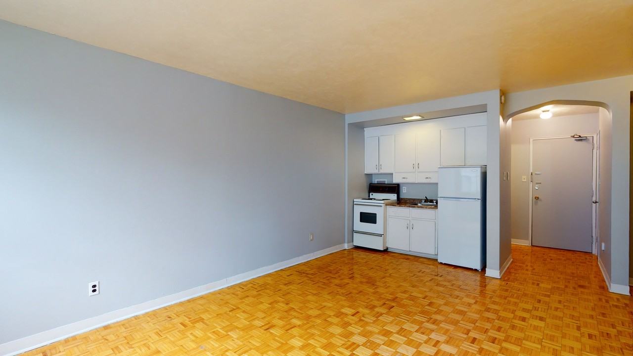 Sadler's Court Apartments - Photo 5 of 29