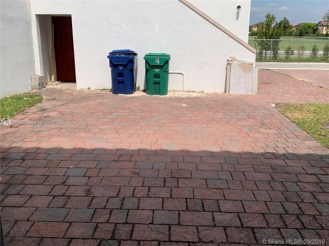 16723 Southwest 95th Street #1 - Photo 4 of 10