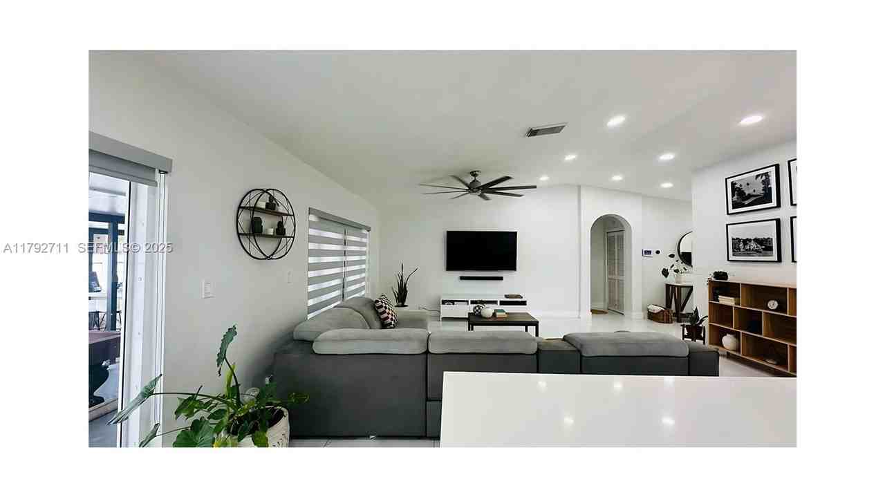 28104 Southwest 135th Avenue - Photo 7 of 37