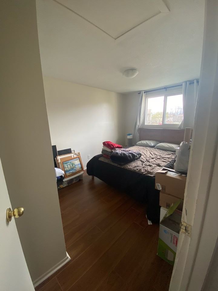 1337 Perez Crescent - Photo 4 of 6