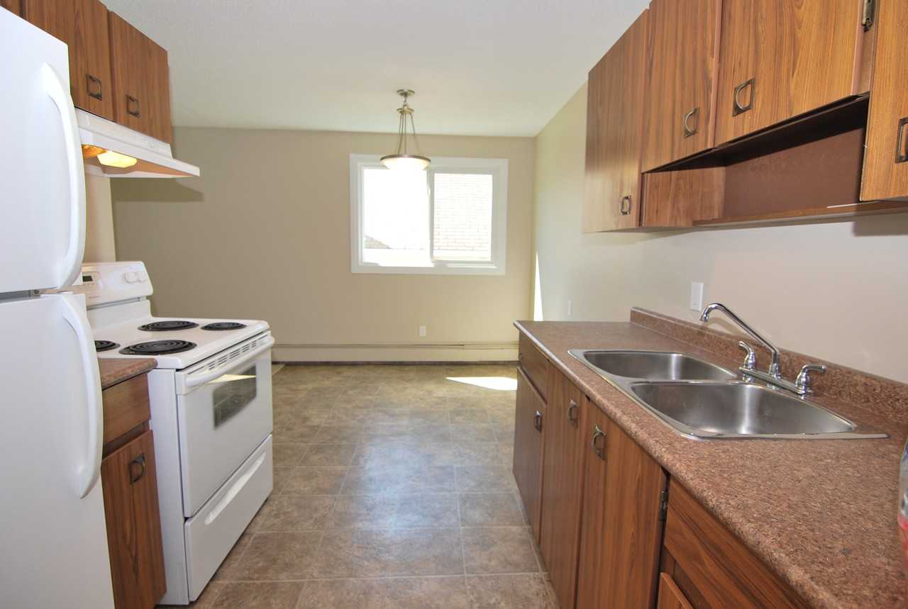 Glenhaven Manor - Photo 2 of 15