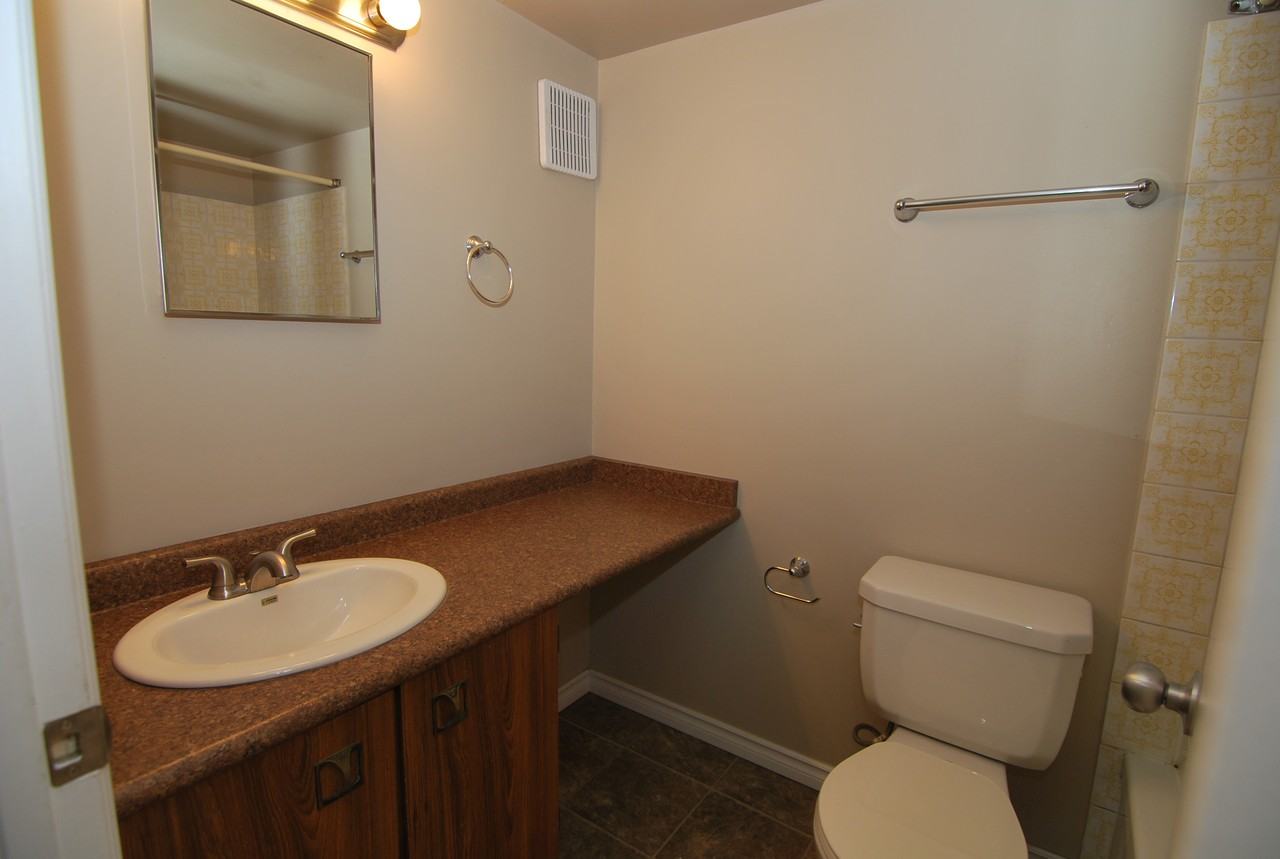 Glenhaven Manor - Photo 7 of 15