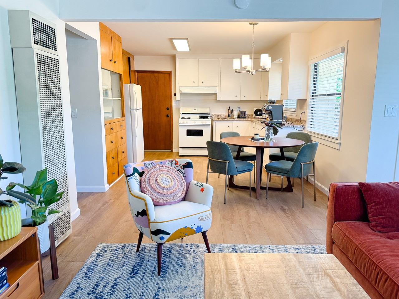 123 S Cloverdale Blvd - Photo 3 of 15