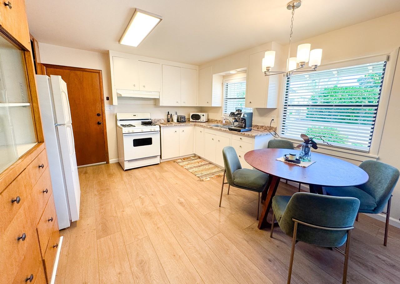 123 S Cloverdale Blvd - Photo 4 of 15