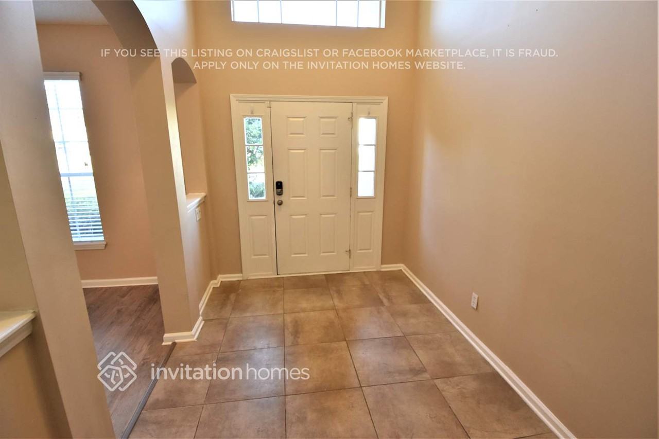 911 Trellis Trl - Photo 2 of 16