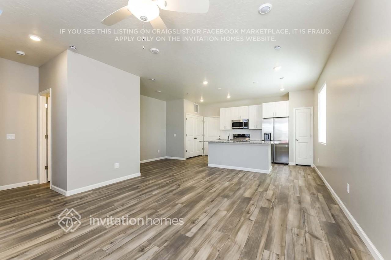 108 N Riverside Dr - Photo 4 of 18